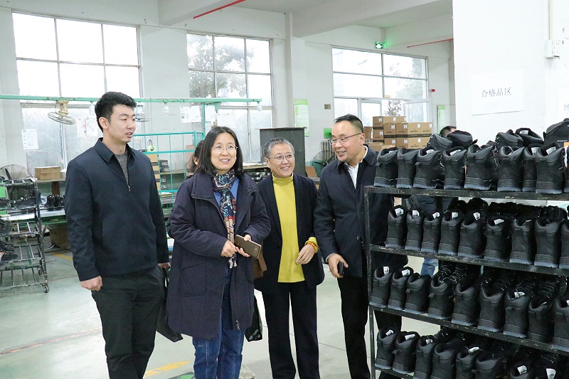 山東省皮革協(xié)會(huì)研究所馬書(shū)記一行蒞臨百華鞋業(yè)指導(dǎo)工作